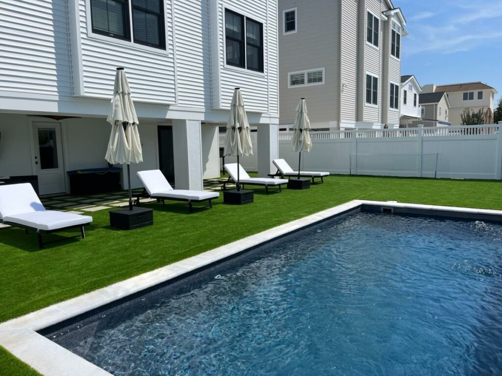 Deluca pool turf